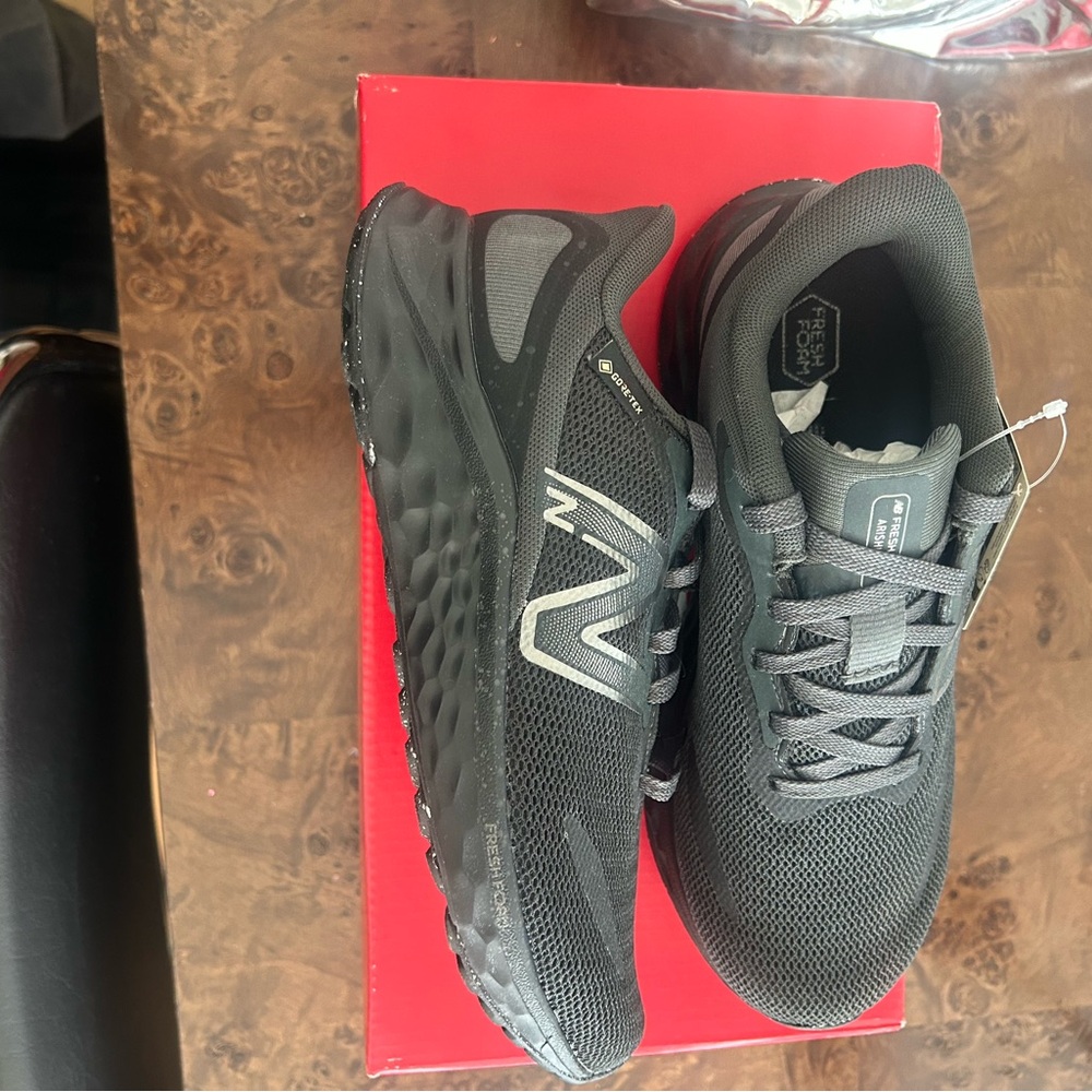 New Balance Fresh Foam Arishi v4 GTX in Black